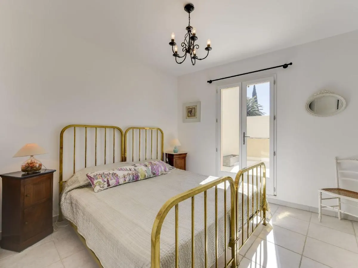 Apartment Les Terrasses De Grimaud By Interhome