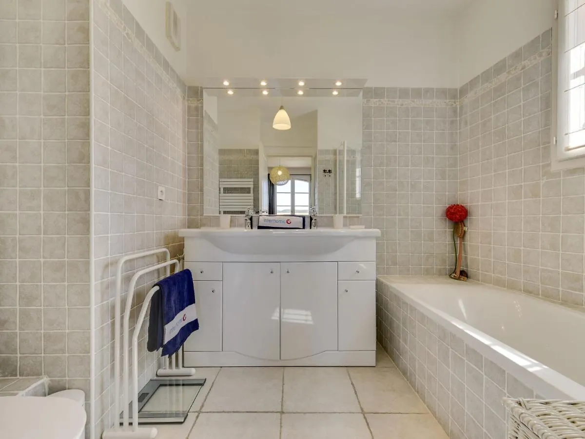 Apartment Les Terrasses De Grimaud By Interhome